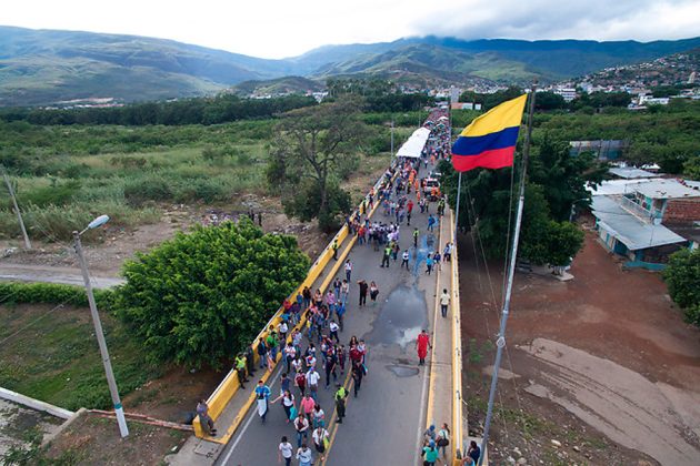 MADURO CIERRA FRONTERA CON COLOMBIA ANTE PRESUNTA CONSPIRACIÓN