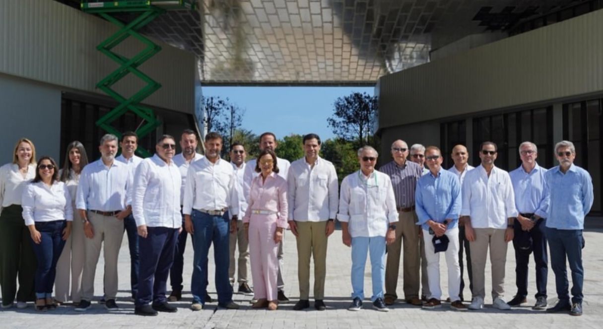 Familia Rainieri Y Ministro De Cultura Recorren El Primer Centro familia-rainieri-y-ministro-de-cultura-recorren-el-primer-centro